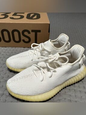 Yeezy Boost 350 V2 - Size 9 Box Included